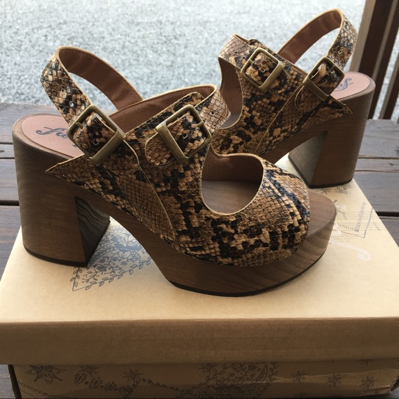 Free People Belem Clogs Tan Snake 6 - Picture 10 of 13